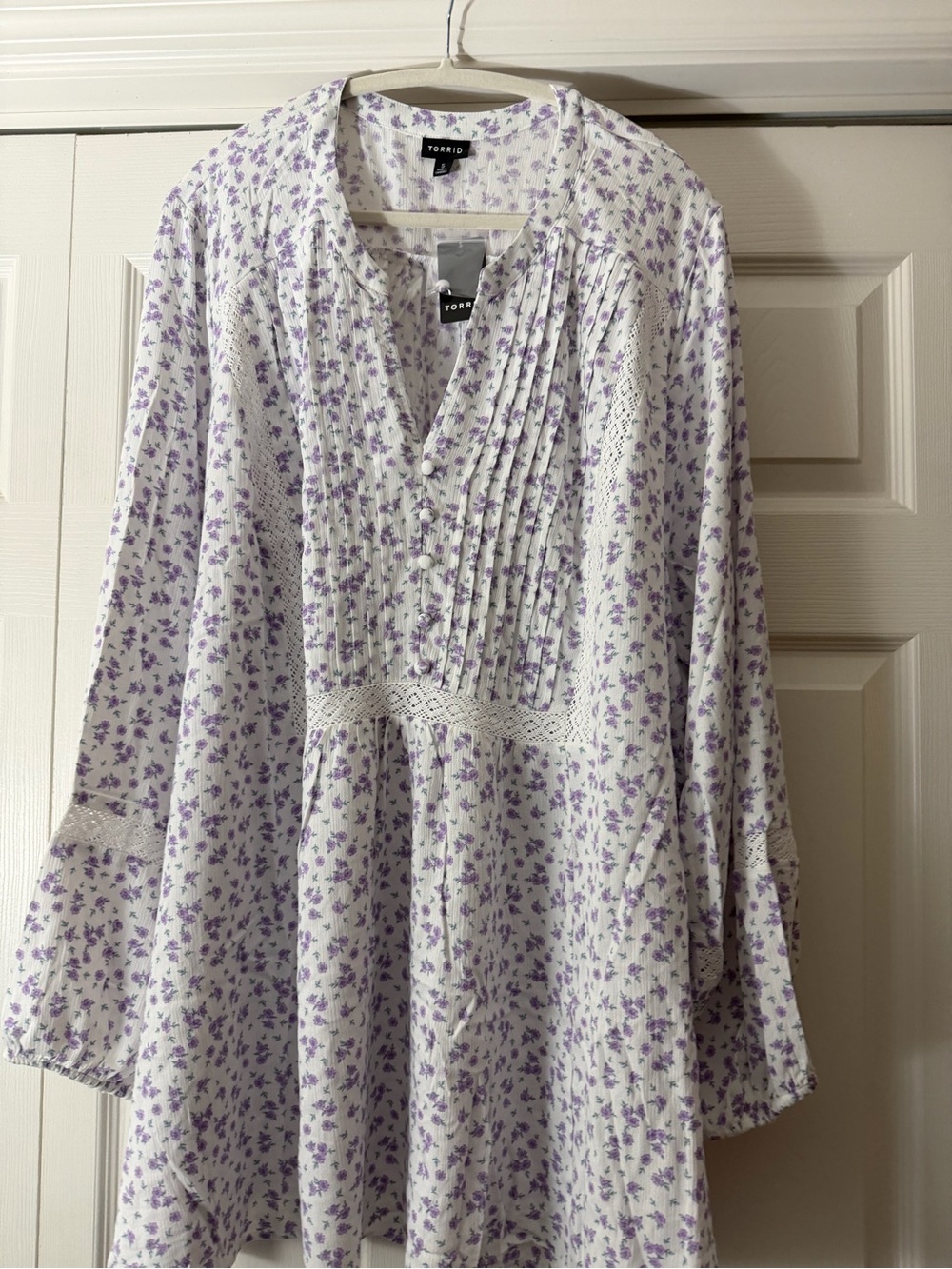 torrid White and Lavender Floral Pintuck Tunic Blouse